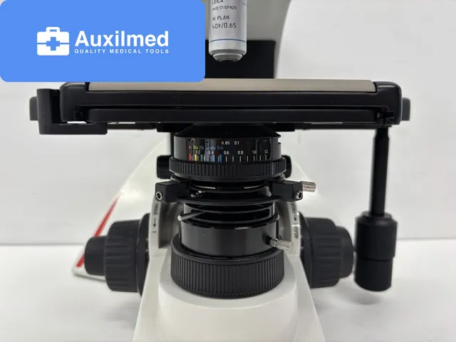 Leica DM2000 LED Microscope
